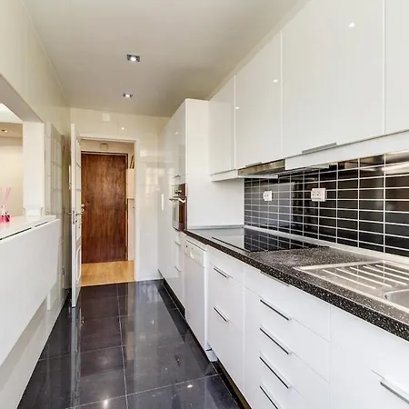 T4 Alfragide Apartment *