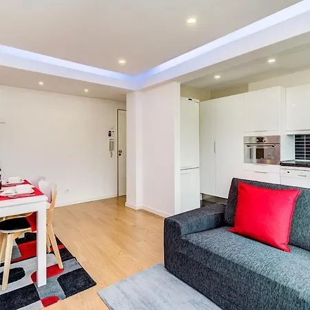 Apartment T4 Alfragide *